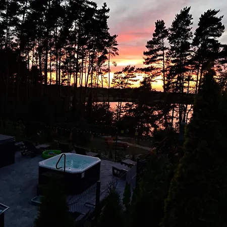 Kanadyjka Nad Jeziorem Makolno Janowice